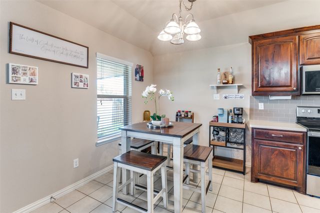 203 Commonwealth Circle, Waxahachie, TX 75165