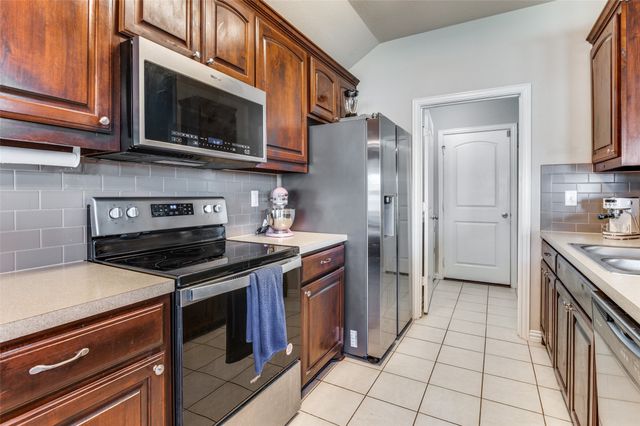 203 Commonwealth Circle, Waxahachie, TX 75165