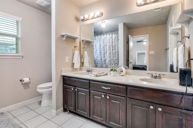 203 Commonwealth Circle, Waxahachie, TX 75165