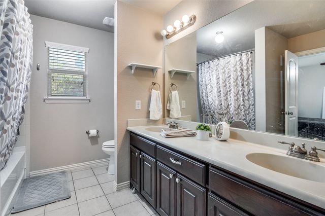 203 Commonwealth Circle, Waxahachie, TX 75165