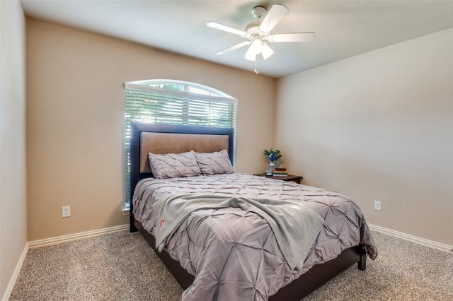 203 Commonwealth Circle, Waxahachie, TX 75165