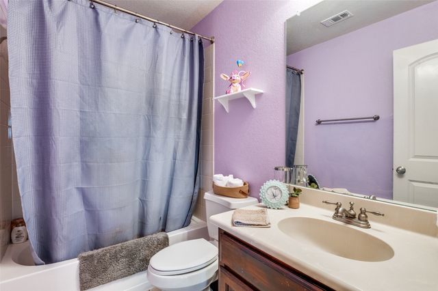 203 Commonwealth Circle, Waxahachie, TX 75165