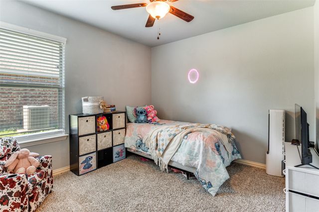 203 Commonwealth Circle, Waxahachie, TX 75165