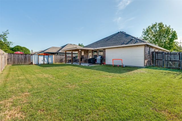 203 Commonwealth Circle, Waxahachie, TX 75165