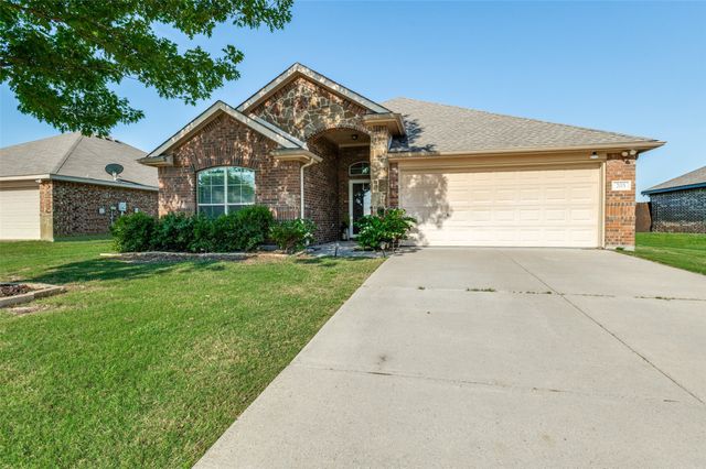 203 Commonwealth Circle, Waxahachie, TX 75165