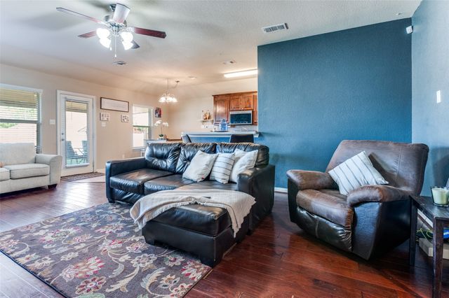 203 Commonwealth Circle, Waxahachie, TX 75165