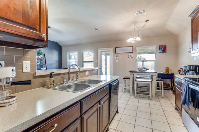 203 Commonwealth Circle, Waxahachie, TX 75165