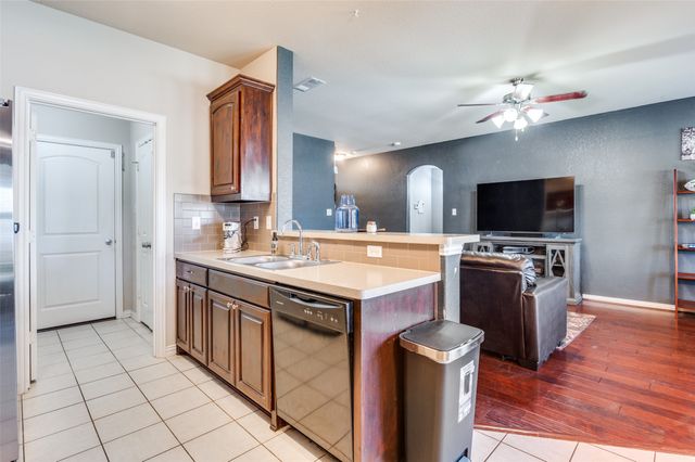 203 Commonwealth Circle, Waxahachie, TX 75165