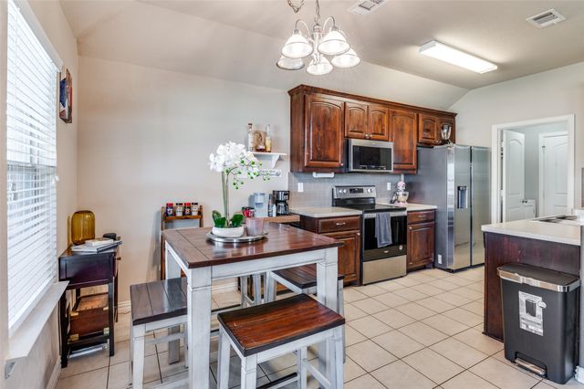 203 Commonwealth Circle, Waxahachie, TX 75165