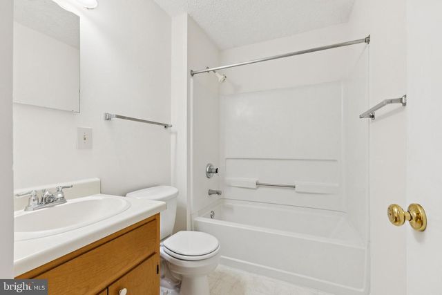 7830 LAKE DR, Manassas, VA 20111