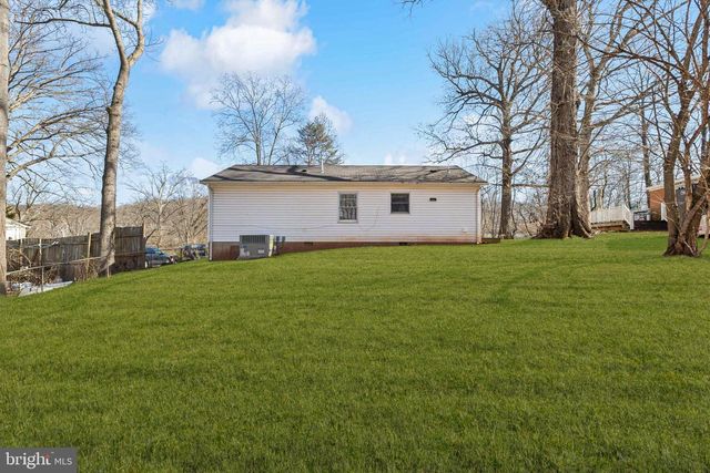 7830 LAKE DR, Manassas, VA 20111