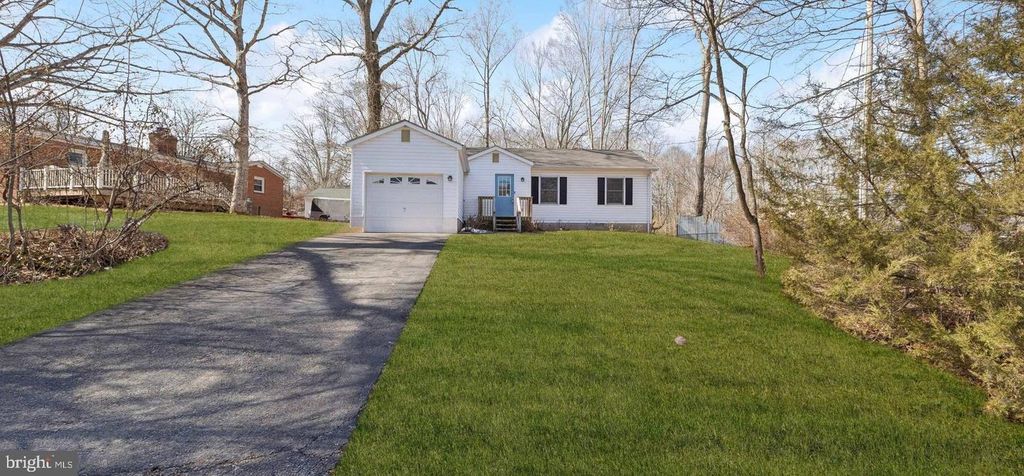 7830 LAKE DR, Manassas, VA 20111