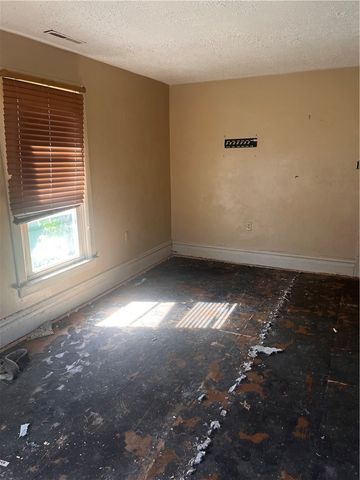 702 Vine, West Newton, PA 15089