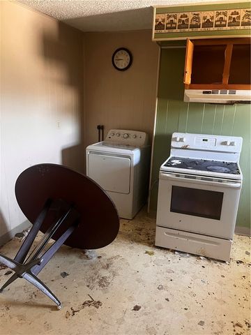 702 Vine, West Newton, PA 15089