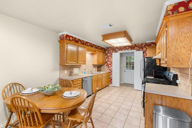 2287 N Earl Rudder Freeway, Bryan, TX 77803