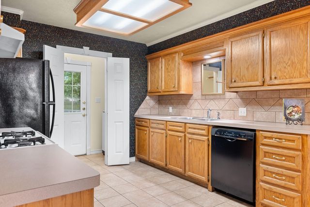 2287 N Earl Rudder Freeway, Bryan, TX 77803