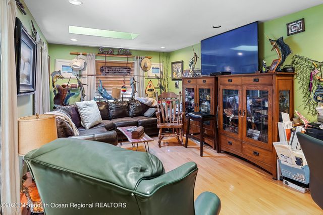 2 Twin Oaks Court, Jackson, NJ 08527
