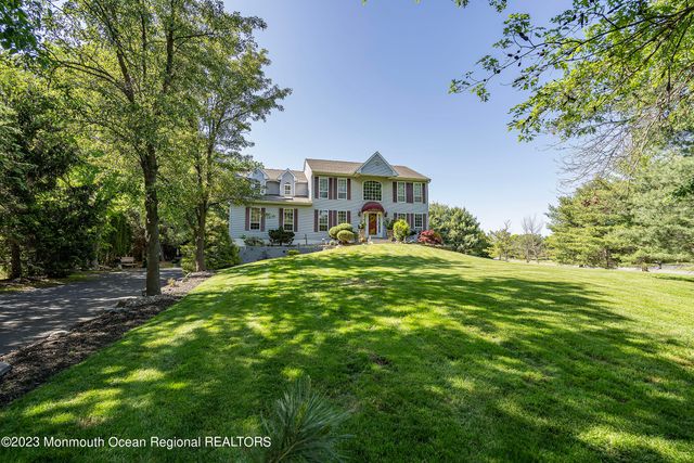 2 Twin Oaks Court, Jackson, NJ 08527