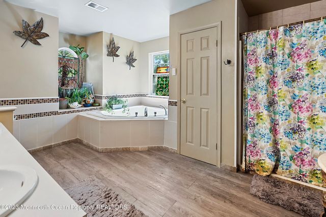 2 Twin Oaks Court, Jackson, NJ 08527