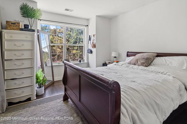 2 Twin Oaks Court, Jackson, NJ 08527