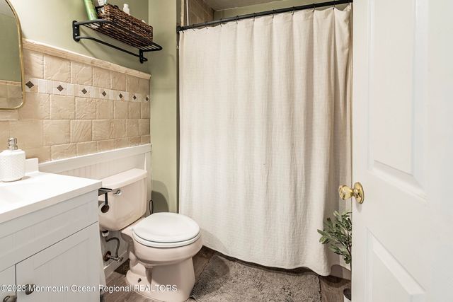 2 Twin Oaks Court, Jackson, NJ 08527
