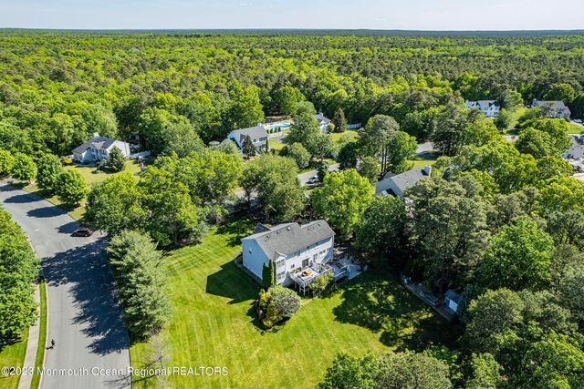 2 Twin Oaks Court, Jackson, NJ 08527