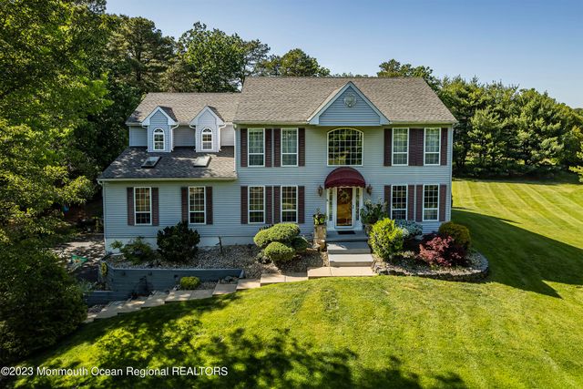 2 Twin Oaks Court, Jackson, NJ 08527