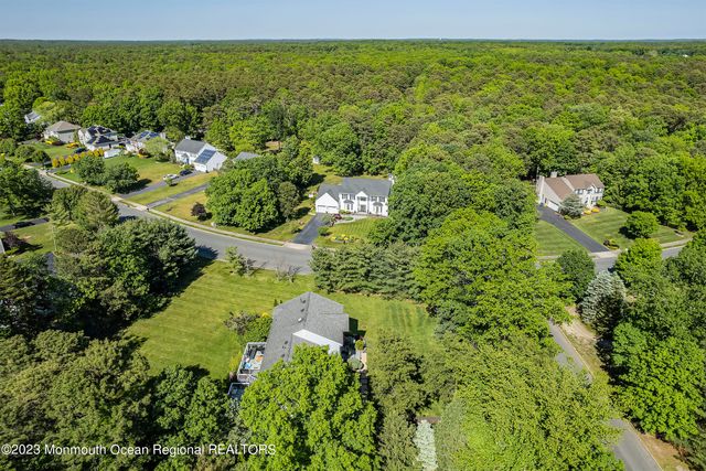 2 Twin Oaks Court, Jackson, NJ 08527