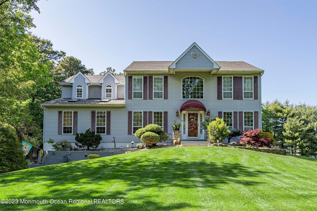 2 Twin Oaks Court, Jackson, NJ 08527