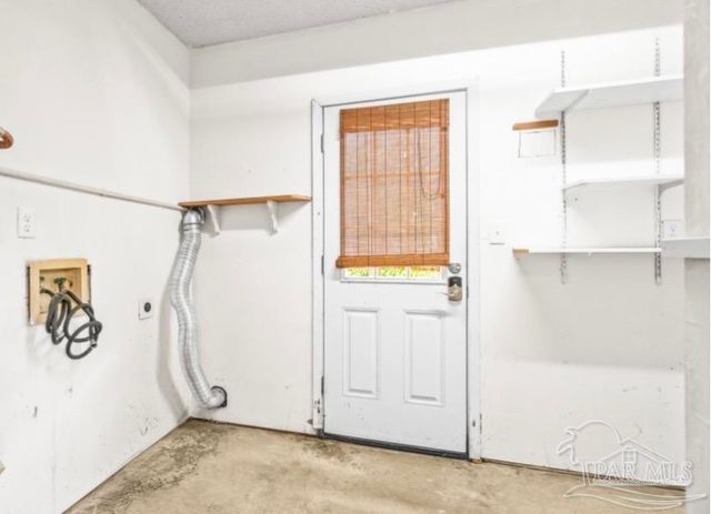 4111 Capri Dr, Pensacola, FL 32504