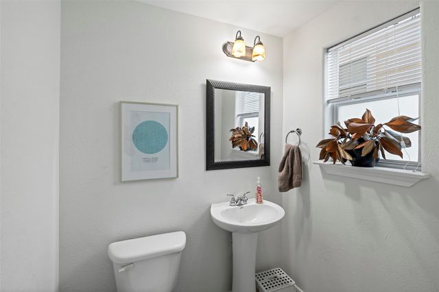 5811 Washington Avenue A, Houston, TX 77007