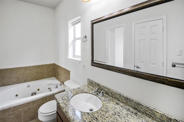 5811 Washington Avenue A, Houston, TX 77007