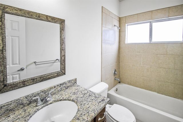 5811 Washington Avenue A, Houston, TX 77007