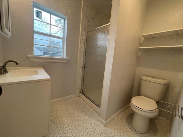 711 N Grimes Street, Giddings, TX 78942