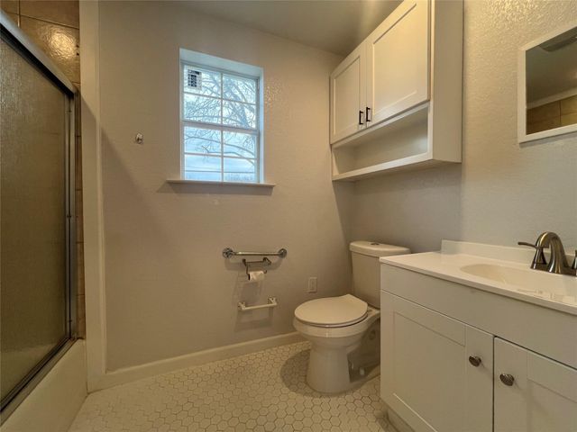 711 N Grimes Street, Giddings, TX 78942