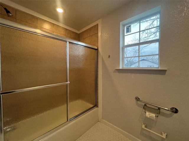 711 N Grimes Street, Giddings, TX 78942