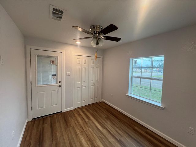 711 N Grimes Street, Giddings, TX 78942