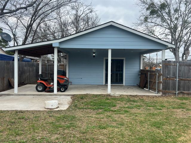 711 N Grimes Street, Giddings, TX 78942