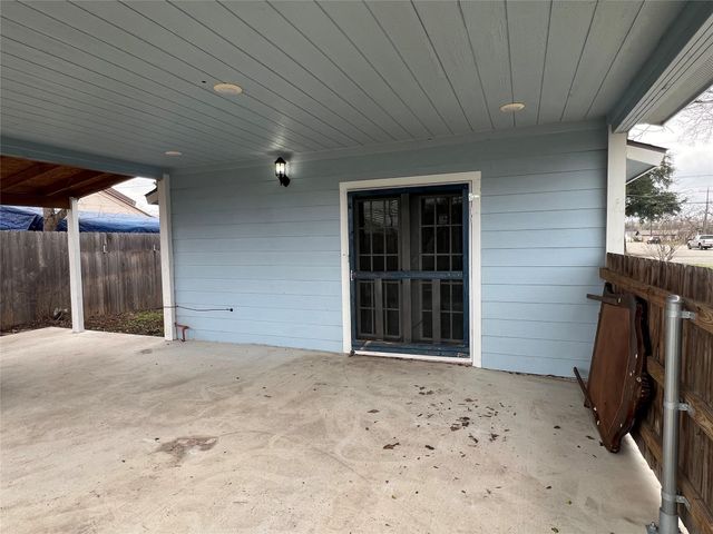 711 N Grimes Street, Giddings, TX 78942