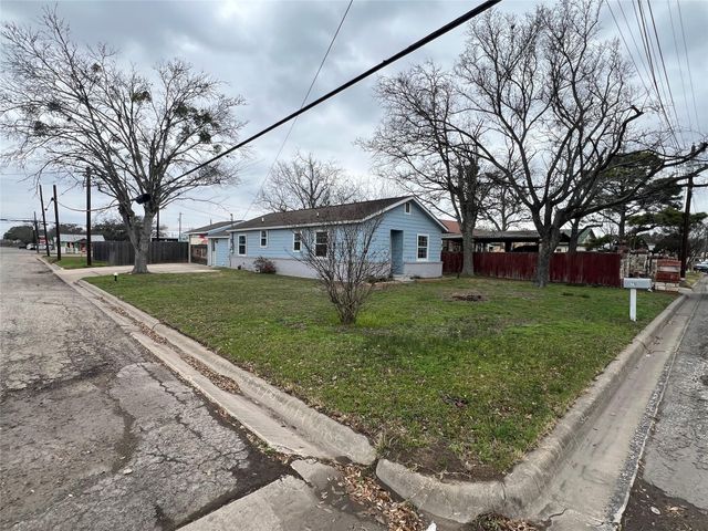 711 N Grimes Street, Giddings, TX 78942