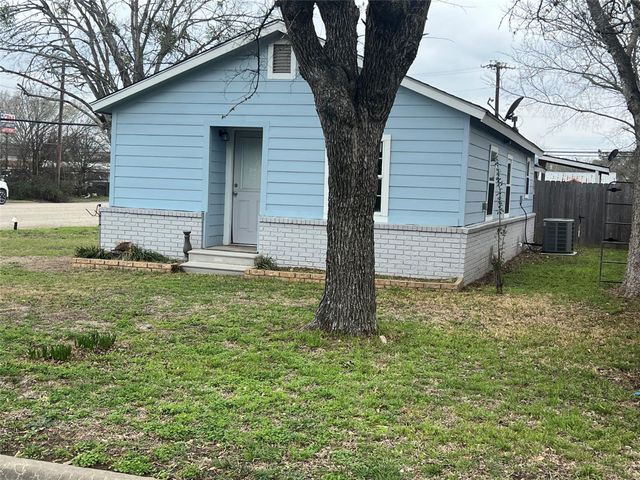711 N Grimes Street, Giddings, TX 78942