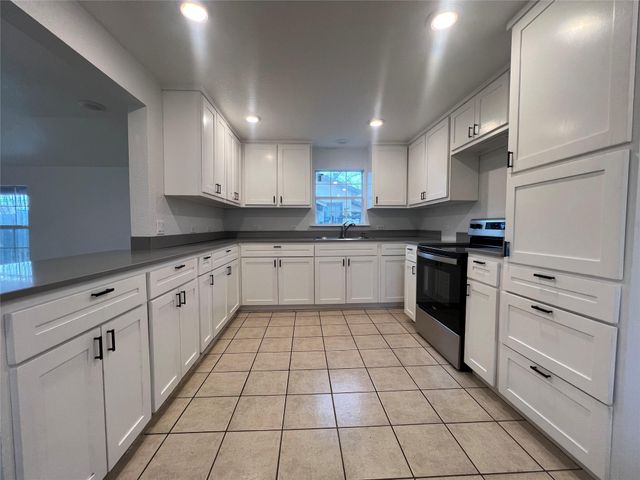 711 N Grimes Street, Giddings, TX 78942