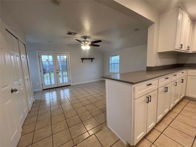 711 N Grimes Street, Giddings, TX 78942