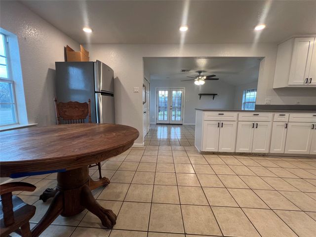 711 N Grimes Street, Giddings, TX 78942