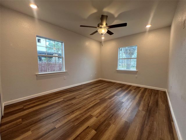 711 N Grimes Street, Giddings, TX 78942