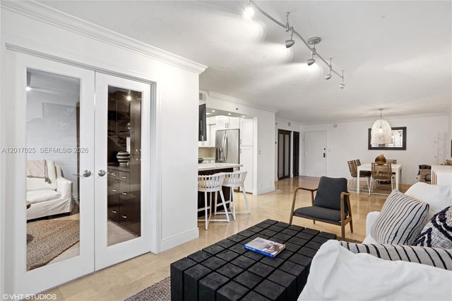 2401 Collins Ave 909, Miami Beach, FL 33140