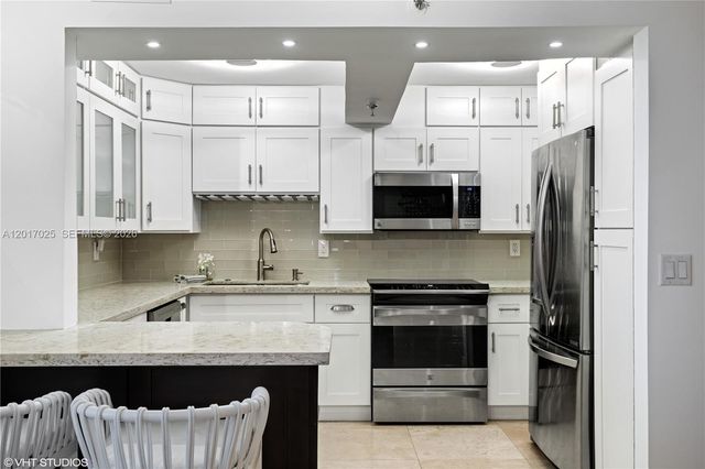 2401 Collins Ave 909, Miami Beach, FL 33140