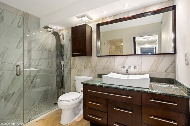 2401 Collins Ave 909, Miami Beach, FL 33140