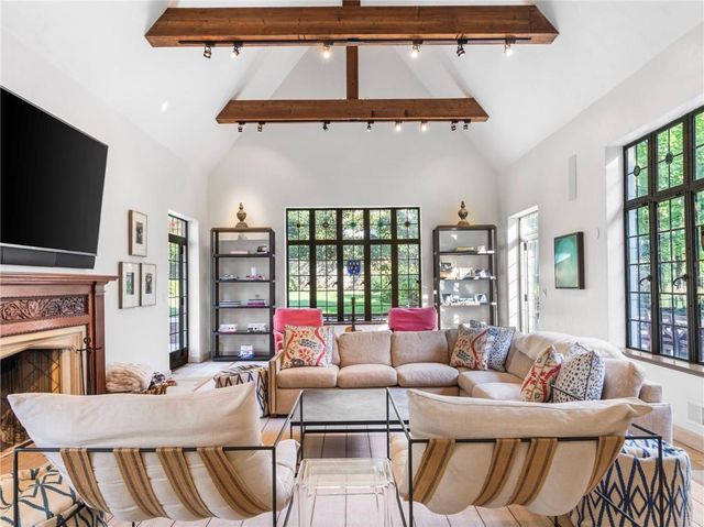 1220 W 64th Street, Kansas City, MO 64113