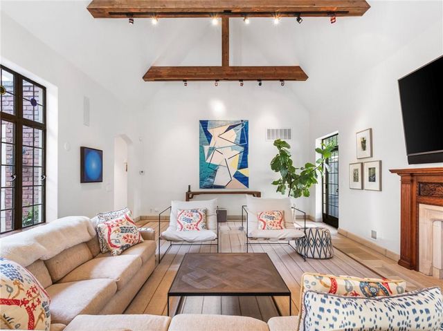 1220 W 64th Street, Kansas City, MO 64113